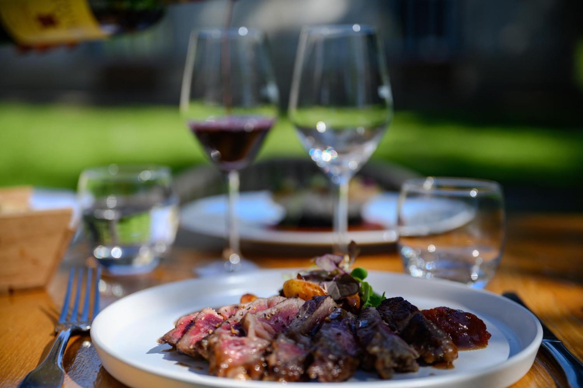 Pey La Tour - Logis Hotels & Restaurant Salleboeuf エクステリア 写真