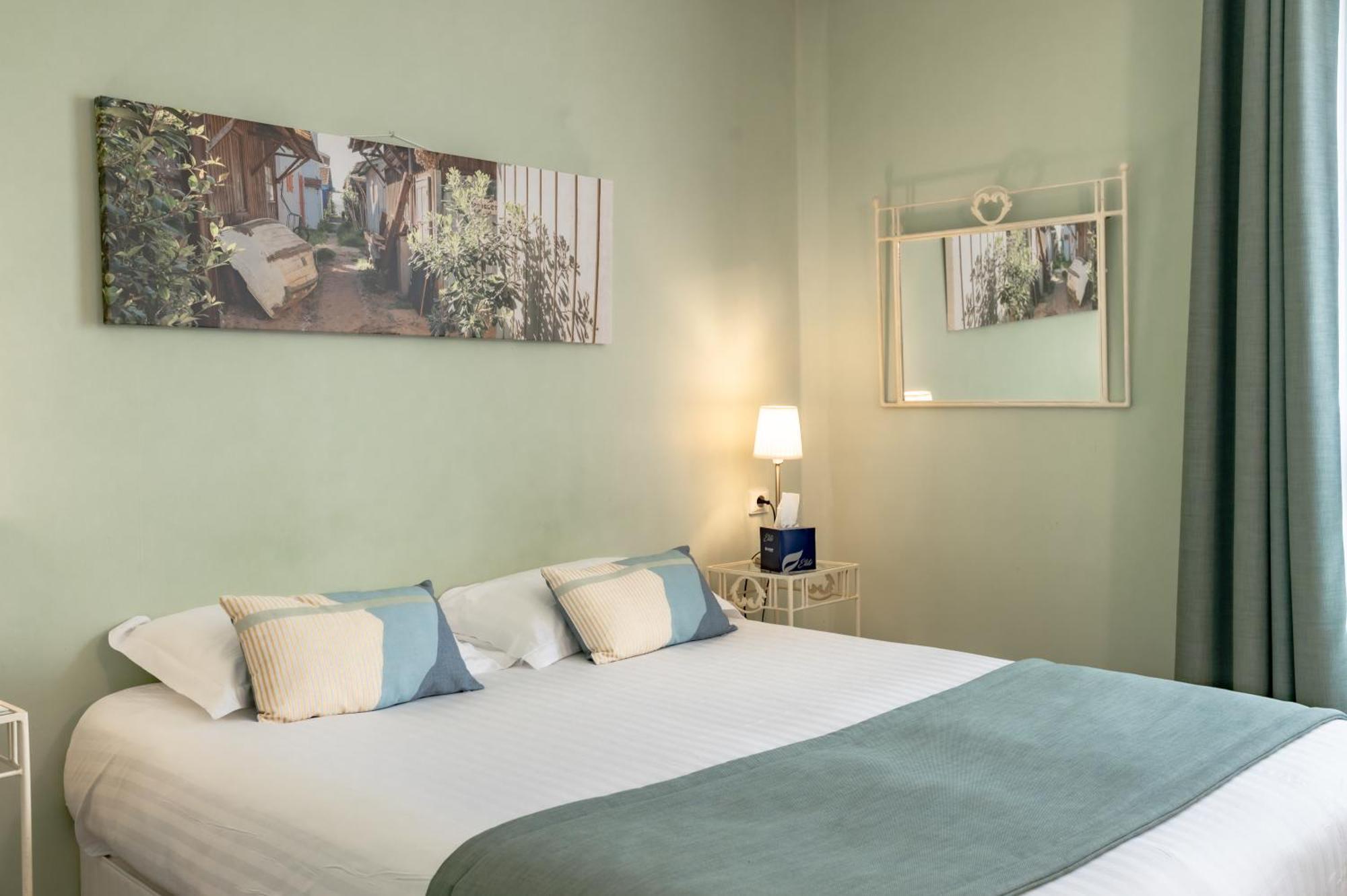 Pey La Tour - Logis Hotels & Restaurant Salleboeuf エクステリア 写真