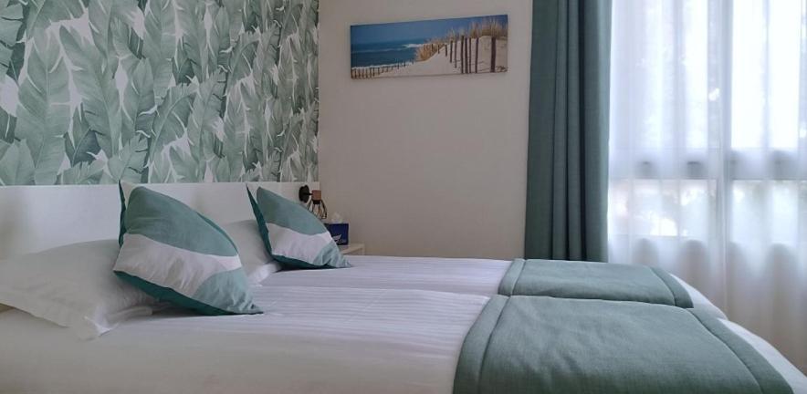 Pey La Tour - Logis Hotels & Restaurant Salleboeuf エクステリア 写真